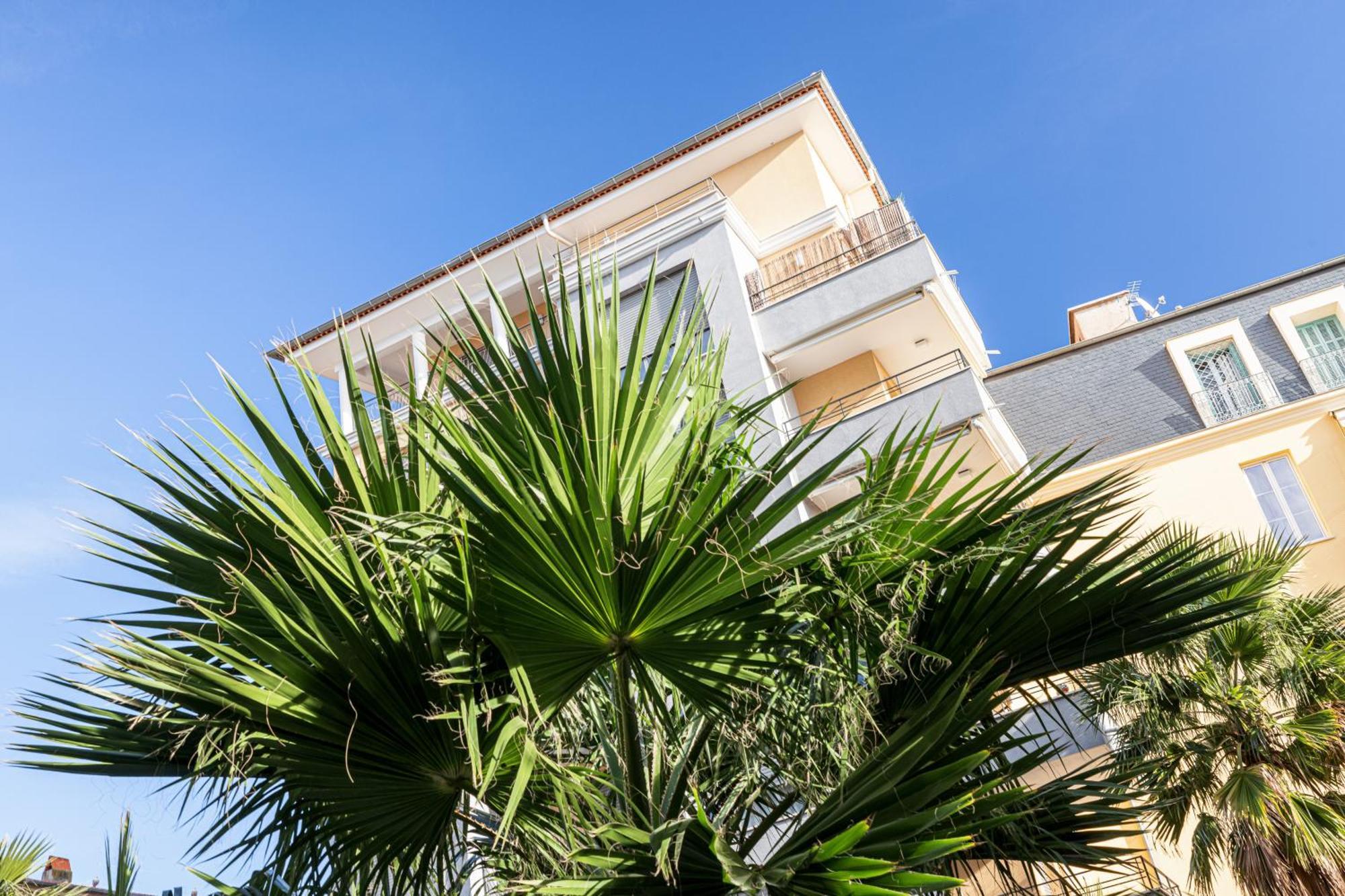 Studio Centre Terrasse Climatisation 50M Plage 芒通 外观 照片