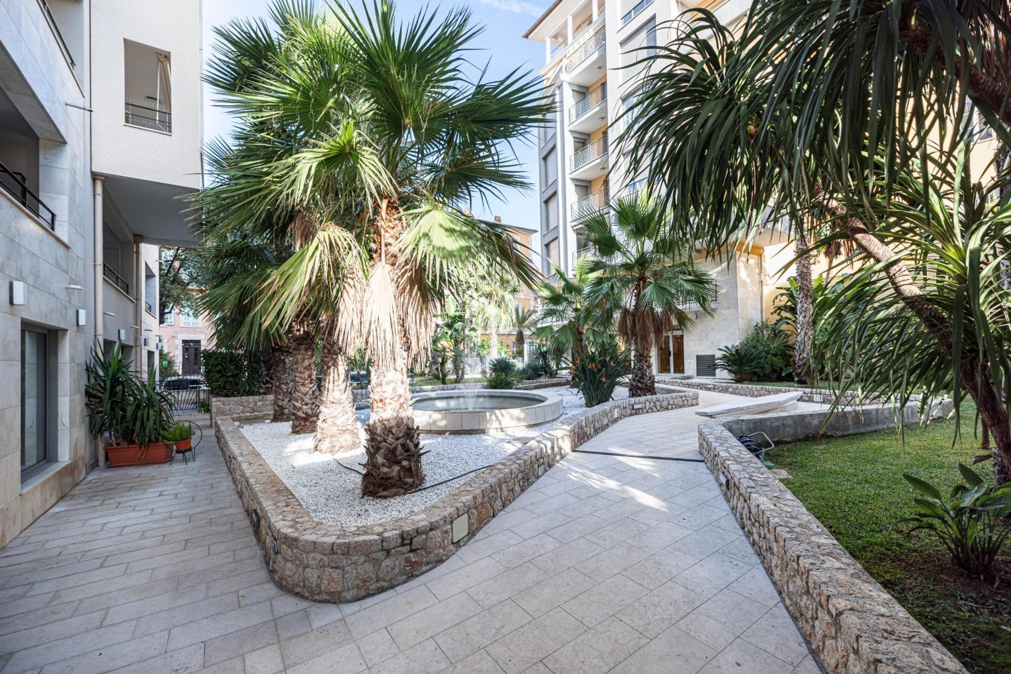 Studio Centre Terrasse Climatisation 50M Plage 芒通 外观 照片